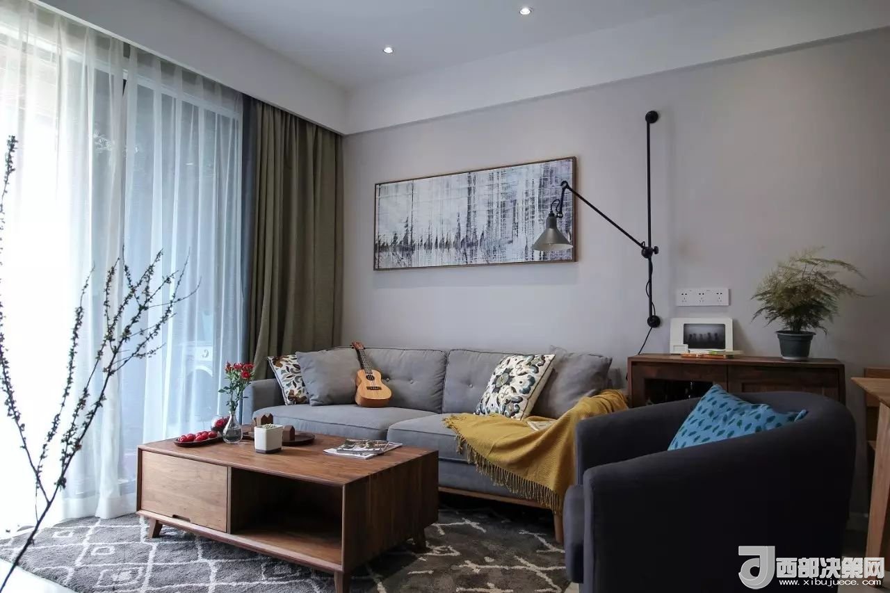 沙發(fā)背景墻選對裝飾畫，才能美了整個客廳空間！