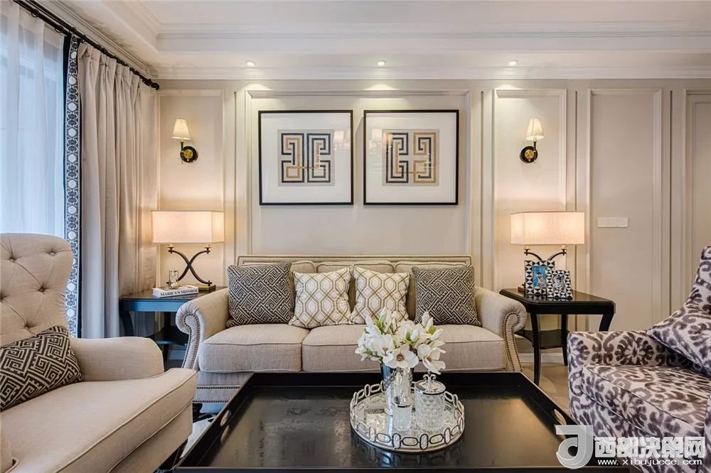 沙發(fā)背景墻選對裝飾畫，才能美了整個客廳空間！