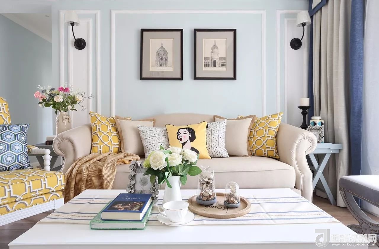 沙發(fā)背景墻選對裝飾畫，才能美了整個客廳空間！