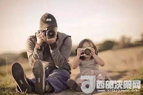 “曾子殺豬”故事在前，最近又有《父母說好考了90分就去看海，被爽約后女孩離家出走》新聞在后。父母如果自己的行為“打臉”了，又怎么能在孩子面前掌握教育的主動權(quán)。