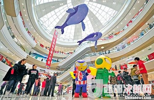 資料圖：購(gòu)物商場(chǎng)。 <a target='_blank' >中新社</a>記者 佟郁 攝