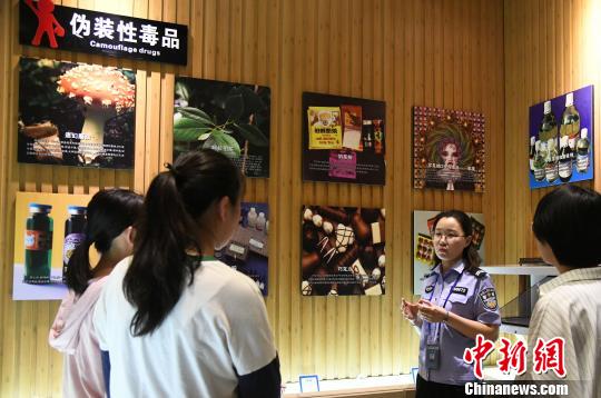 山西省司法行政戒毒系統(tǒng)積極面向社會開展禁毒警示教育?！　　⊥踅ㄜ?攝