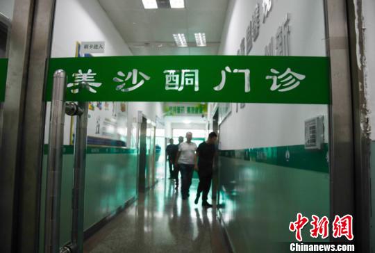 有數(shù)據(jù)顯示，十年來，山西省司法行政戒毒系統(tǒng)累計收治戒毒人員總數(shù)6萬余人。截至目前，在冊強制隔離戒毒人員、自愿戒毒人員、戒毒康復人員、美沙酮維持治療人員共1.2萬余人。　王建軍 攝