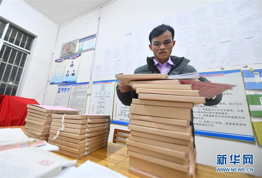 （決戰(zhàn)決勝脫貧攻堅·圖文互動）（1）另一種“逆行”——廣西5300余名駐村第一書記提前返崗投身“兩線作戰(zhàn)”