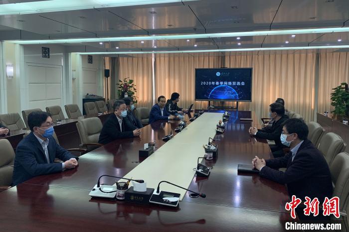 寧夏大學(xué)2020年春季首場(chǎng)綜合類(lèi)“網(wǎng)絡(luò)雙選會(huì)”現(xiàn)場(chǎng)?！±钆迳?攝