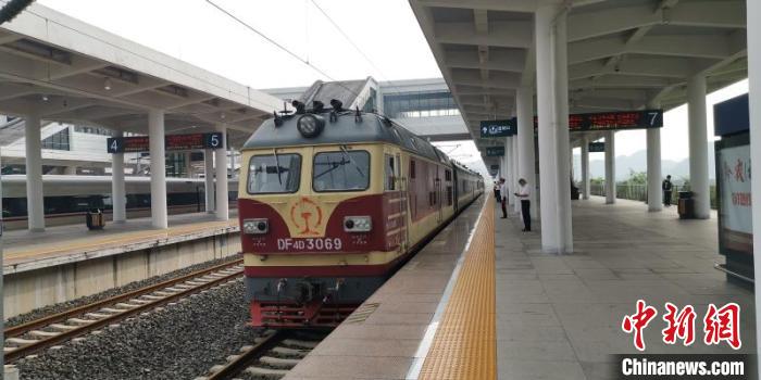 貴州省首條城際高速鐵路——安六鐵路開(kāi)始聯(lián)調(diào)聯(lián)試。中國(guó)鐵路成都局集團(tuán)公司供圖