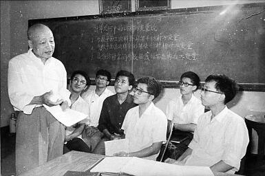 舍我其誰報國志，碧血丹心愛國情